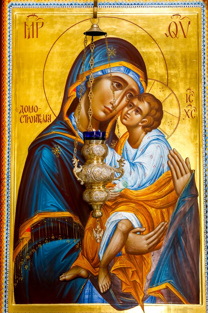 Ikone und Lampe in der Kirche des Manasija-Klosters bei Despotovac, Serbien 2022 (Foto) von Artist Unknown