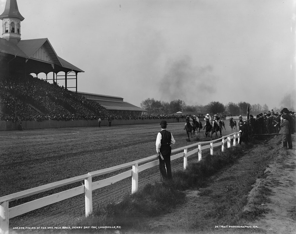 Ziel des Ein-Meilen-Rennens, Derby Day 1901, Louisville, Kentucky, 1901 von Detroit Publishing Co.