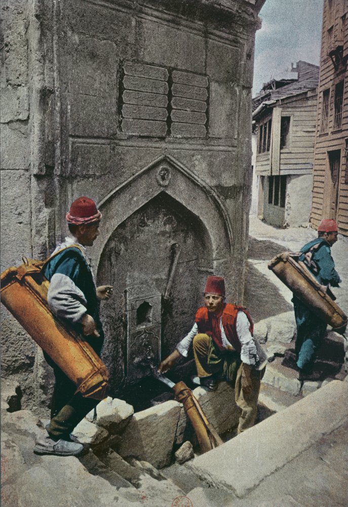 Wasserträger in Konstantinopel, um 1895 von French School