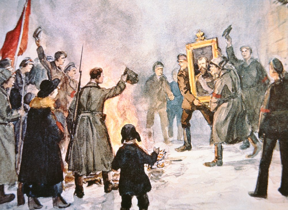 Bolschewistische Soldaten im Begriff, während der Russischen Revolution von 1917 ein Porträt des Zaren zu verbrennen von Ivan Alexeyevich Vladimirov