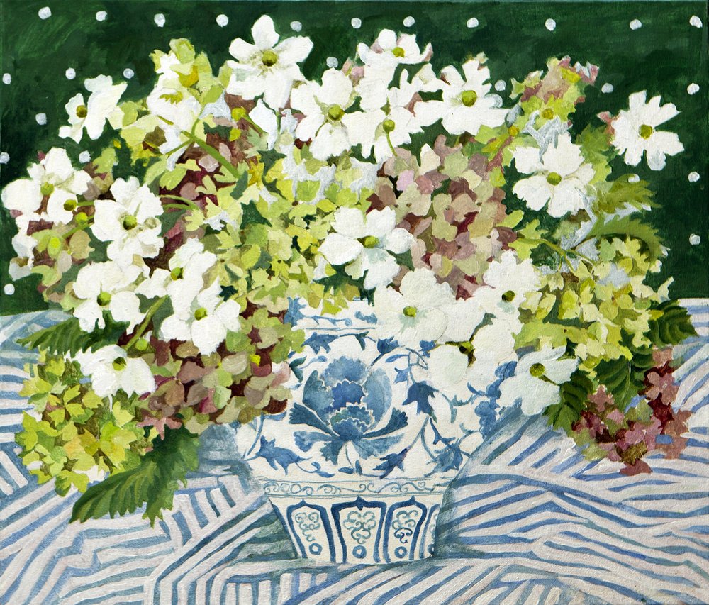 Kosmos und Hortensien in einer chinesischen Vase, 2013 von Jennifer Abbott