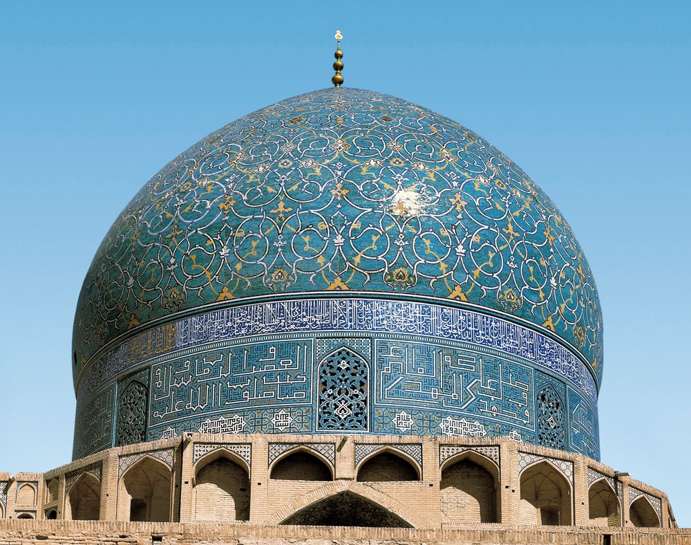 Persische Architektur (Safawiden): die Kuppel der Königsmoschee (oder Masjid I-Shah): Detail der Keramik am Eingang. 1612-1630. Isfahan (Isfahan oder Espahan, Esfahan), Iran. von Persian School