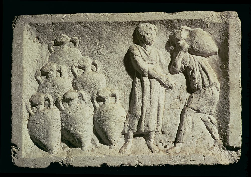 Relief, das eine Weinlieferung darstellt von Roman