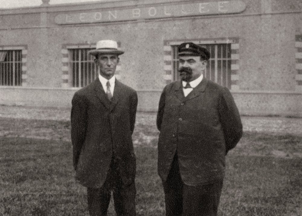 Wilbur Wright, amerikanischer Flieger, und Léon Bollée, französischer Erfinder und Automobilhersteller, 1908 von Unbekannt