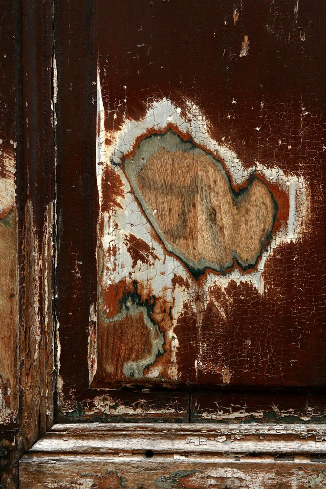 Zeitmarken. Abstrakte Kunst zeigt Formen als Zeugen der vergehenden Zeit. Spuren auf Holz. Fotografie von Michel Lunardelli. von Unbekannt