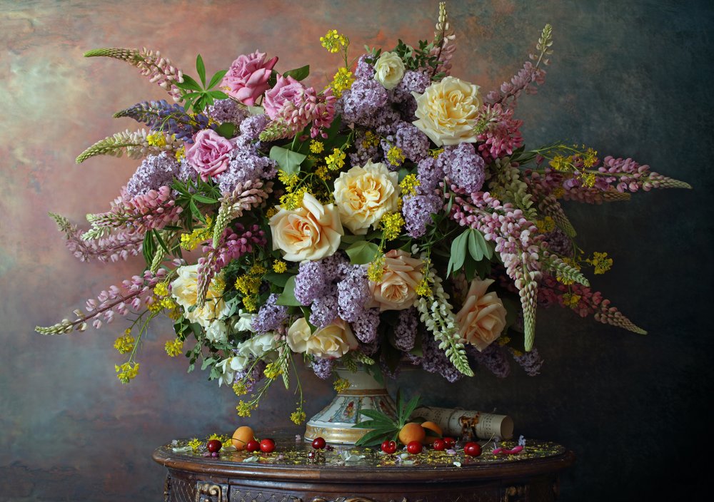 Opulentes Blumenstillleben von Andrey Morozov