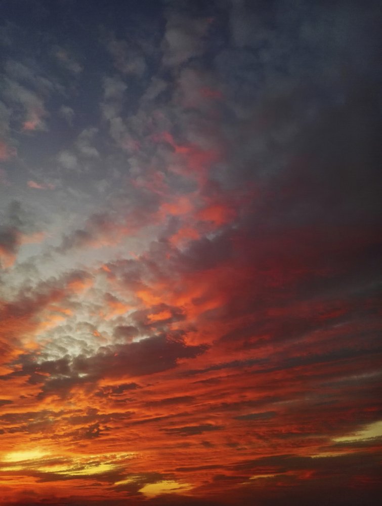 Feuriger Sonnenuntergangshimmel von Angelo Cerantola