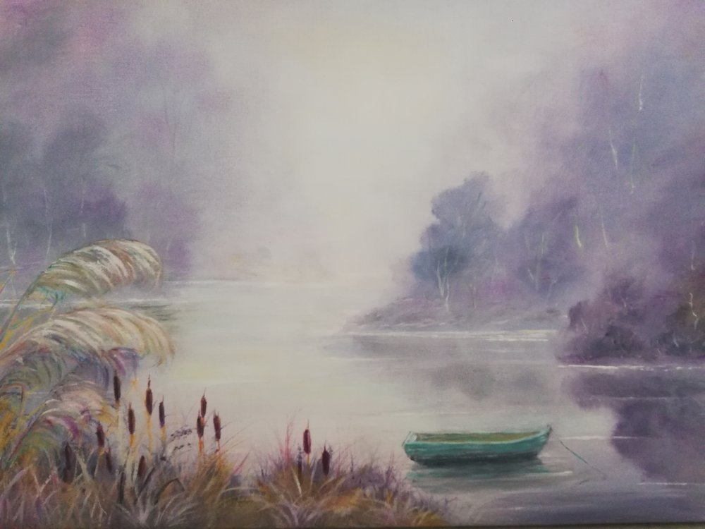 Nebliger See mit Ruderboot von Annette Armitage