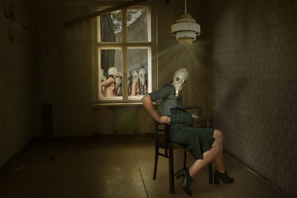 Unheimliche Gasmaske Frau von Christine von Diepenbroek
