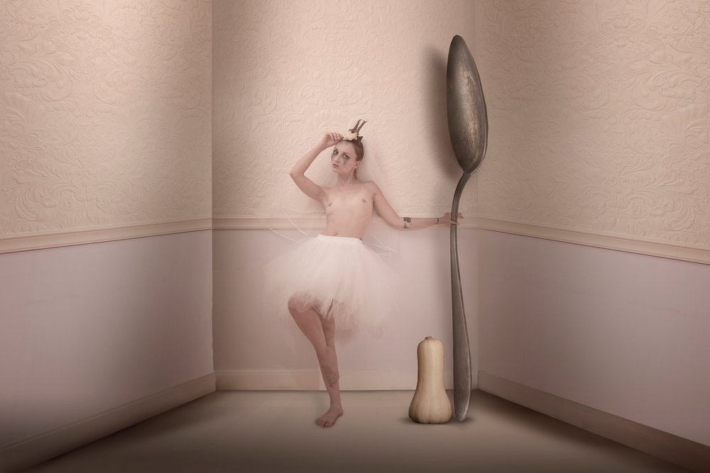 Riesiger Löffel-Ballerina von Christine von Diepenbroek