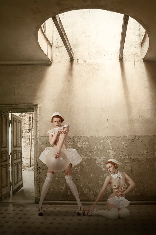 Surreale Ballett-Krankenschwestern von Christine von Diepenbroek