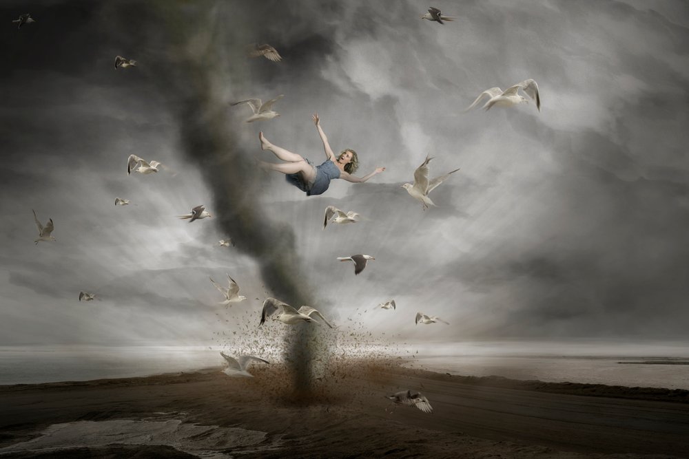 Frau im Tornado von Christine von Diepenbroek
