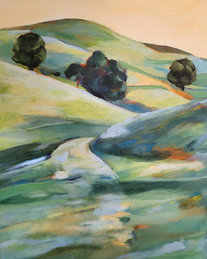 Pfad durch hügelige Landschaft von Claire Whitehead
