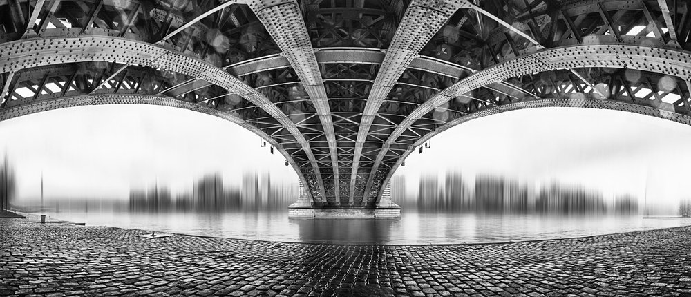 Stahlbrückenreflexion von EM-Photographies