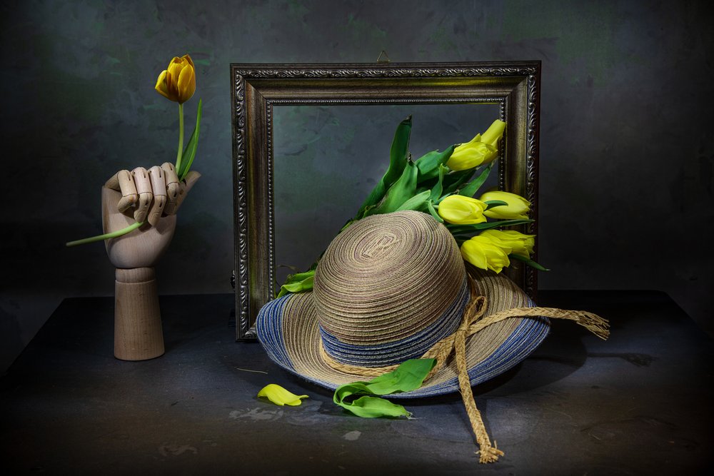 Rustikales Stillleben Tulpen von Felice Angelino