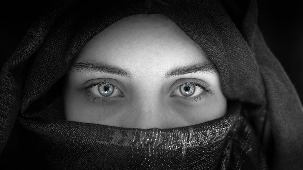 Intensive verschleierte Augen von Franziskus Pfleghart