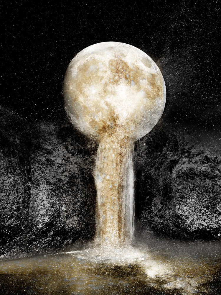 Goldener Mond Wasserfall von Gemma Bardot