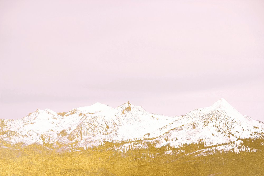 Goldene Schneebedeckte Berge von Gemma Bardot