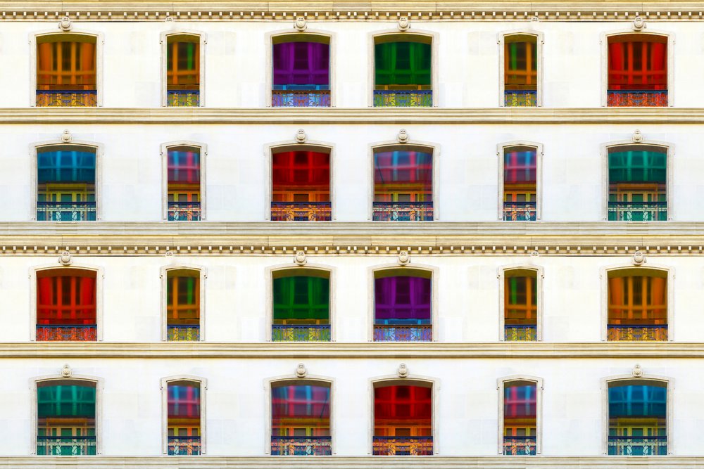 Lebendige Fensterfassade von Igor Shrayer