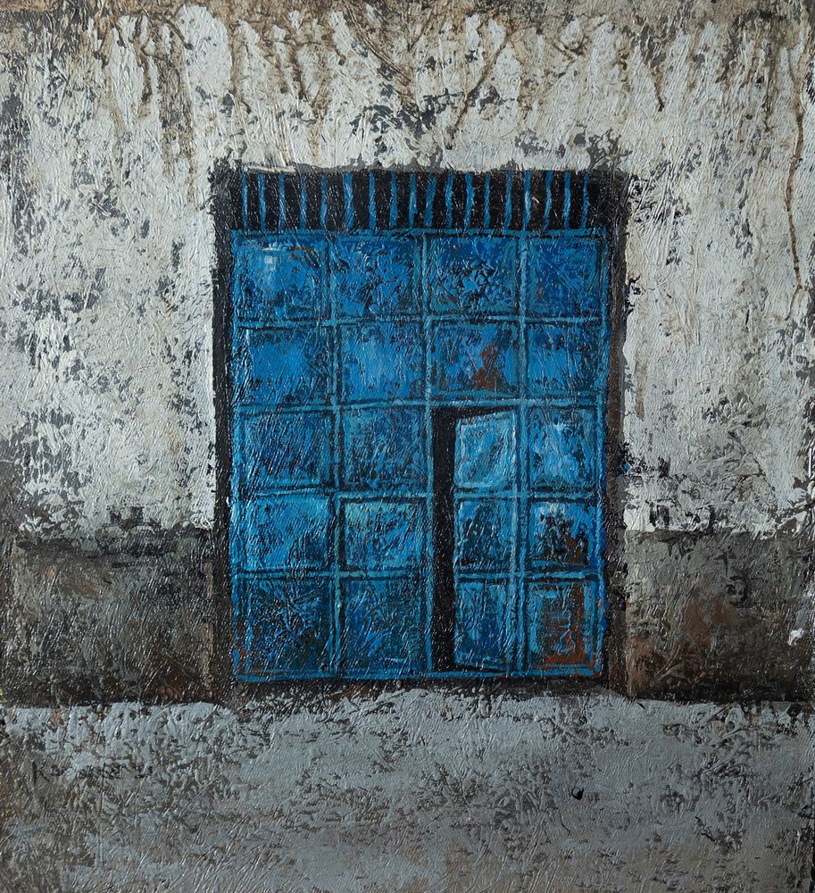 Verwitterte blaue Fensterwand von James Kamande
