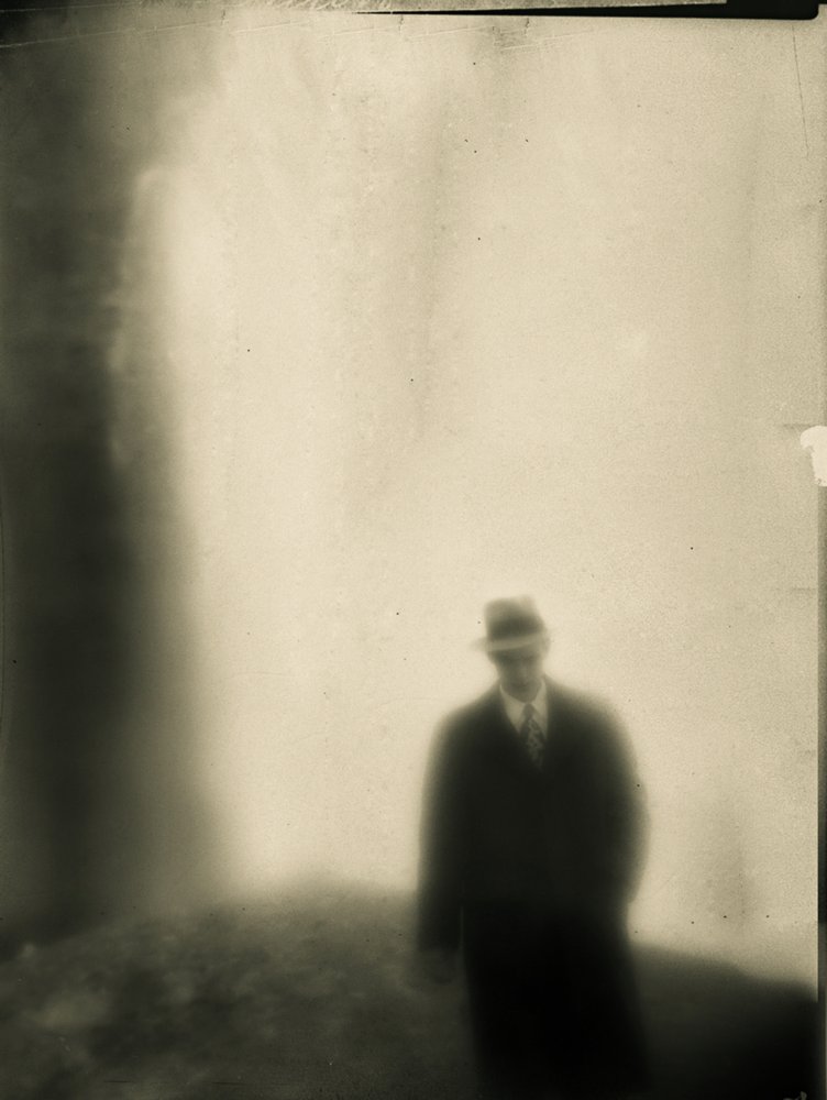 Geheimnisvoller Mann im Nebel von Jeffrey Hummel