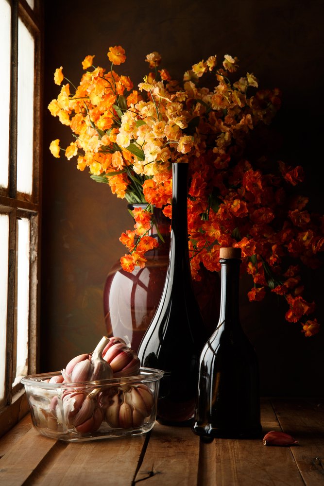 Rustikaler Knoblauch und Blumen von Luiz Laercio