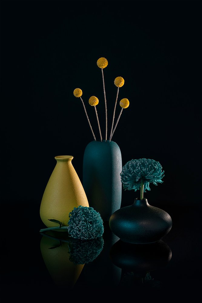 Stimmungsvolles Gelbes und Teal Stillleben von Lydia Jacobs