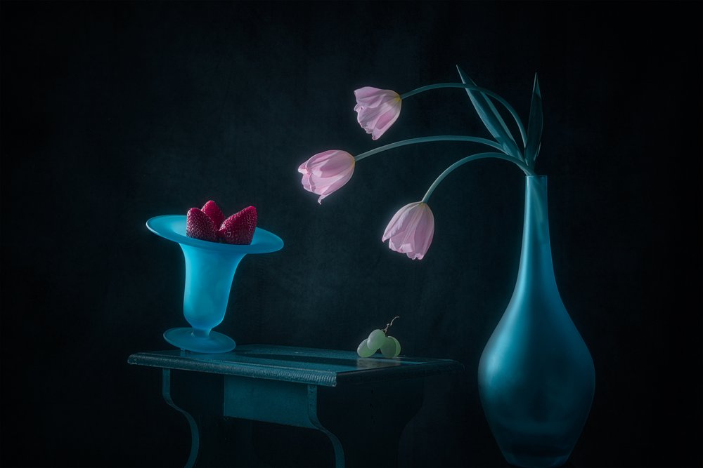 Rosa Tulpen und Erdbeeren von Lydia Jacobs