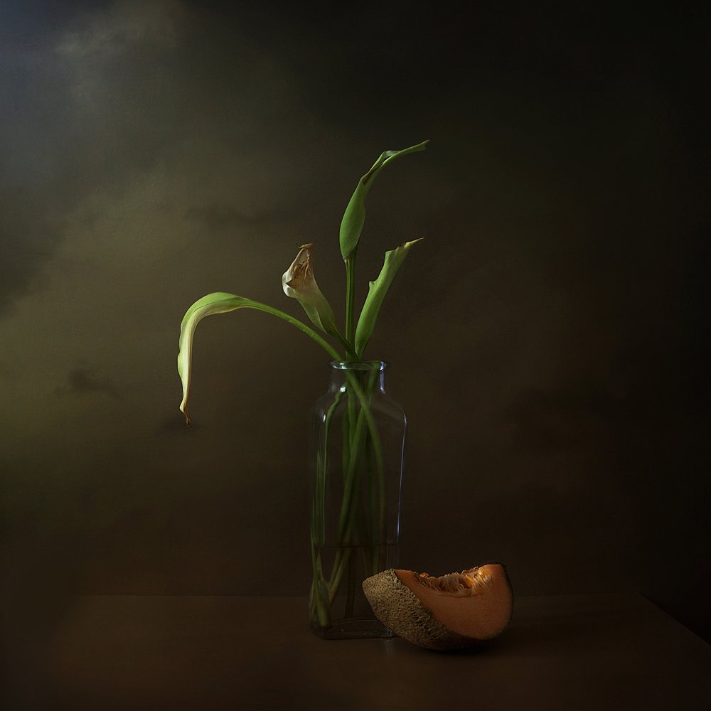 Verwelkte Lilien und Melone von Margaret Halaby