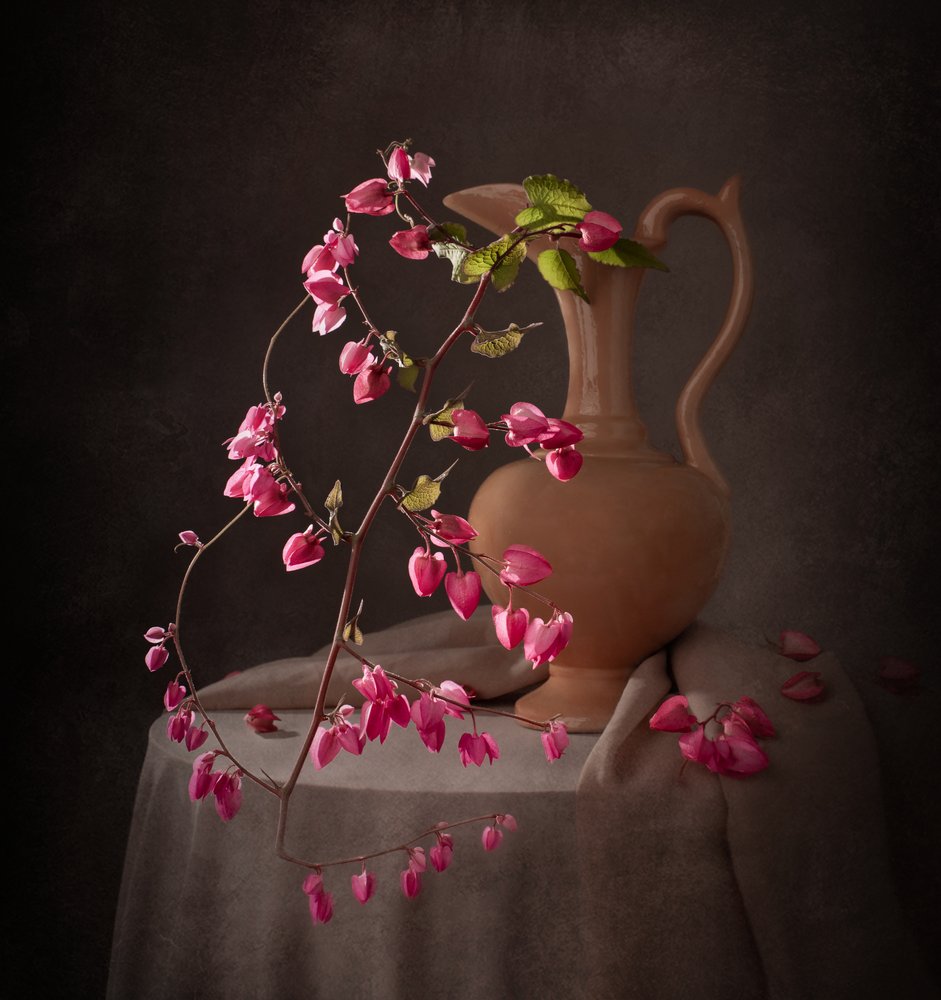 Elegantes Rosa Stillleben von Margareth Perfoncio