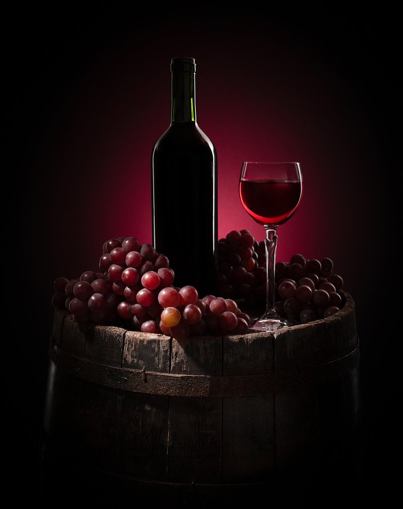 Elegantes Wein Stillleben von Margareth Perfoncio