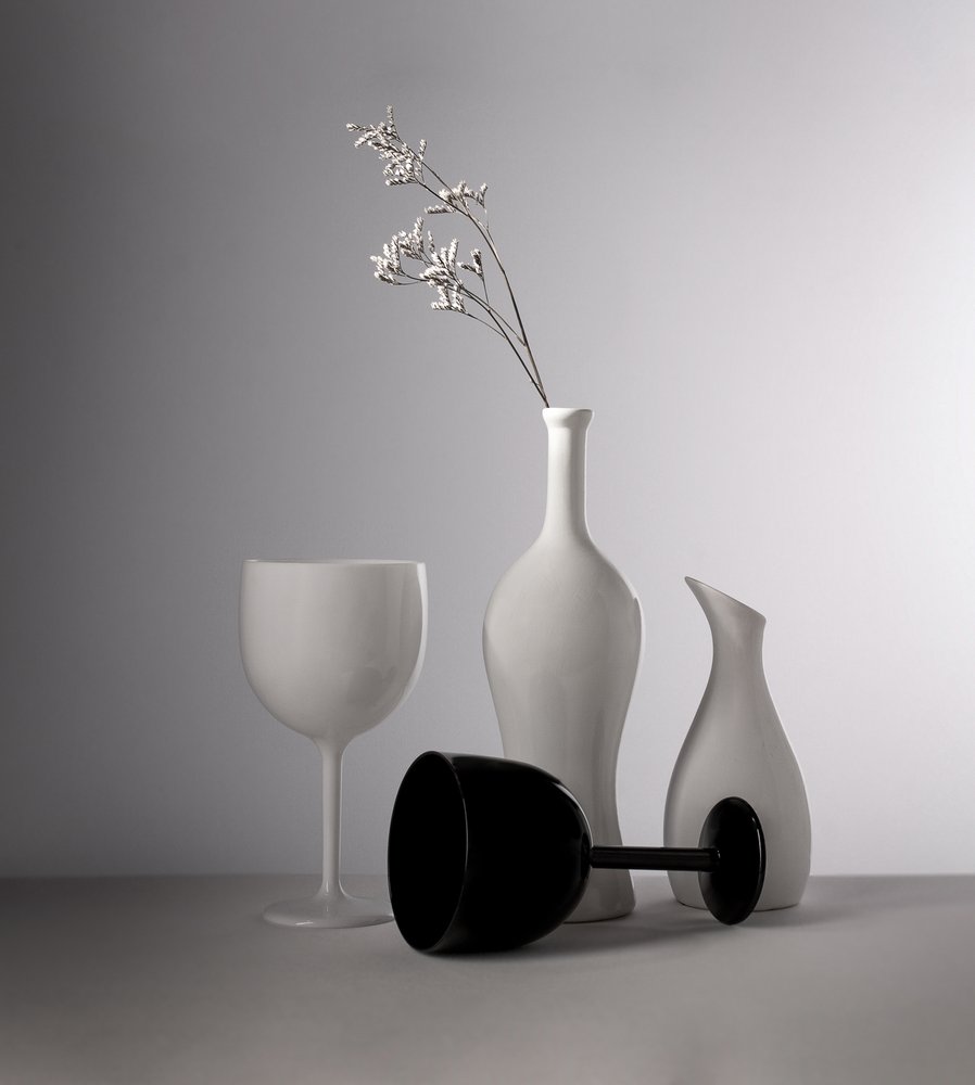 Weiße Vasen schwarzes Glas von Margareth Perfoncio