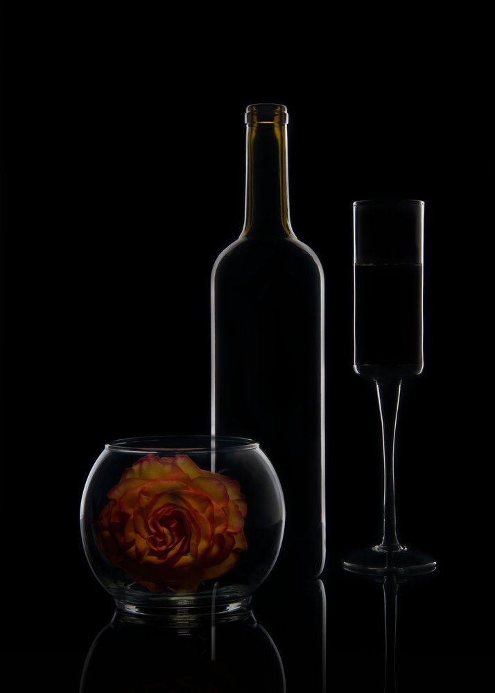 Eleganter Wein und Rose von Ming Chen