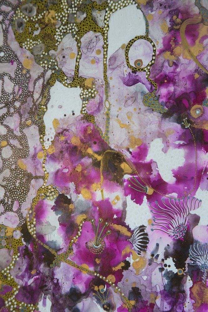 Lebendige Magenta-Goldene Blüten von Mishel Schwartz