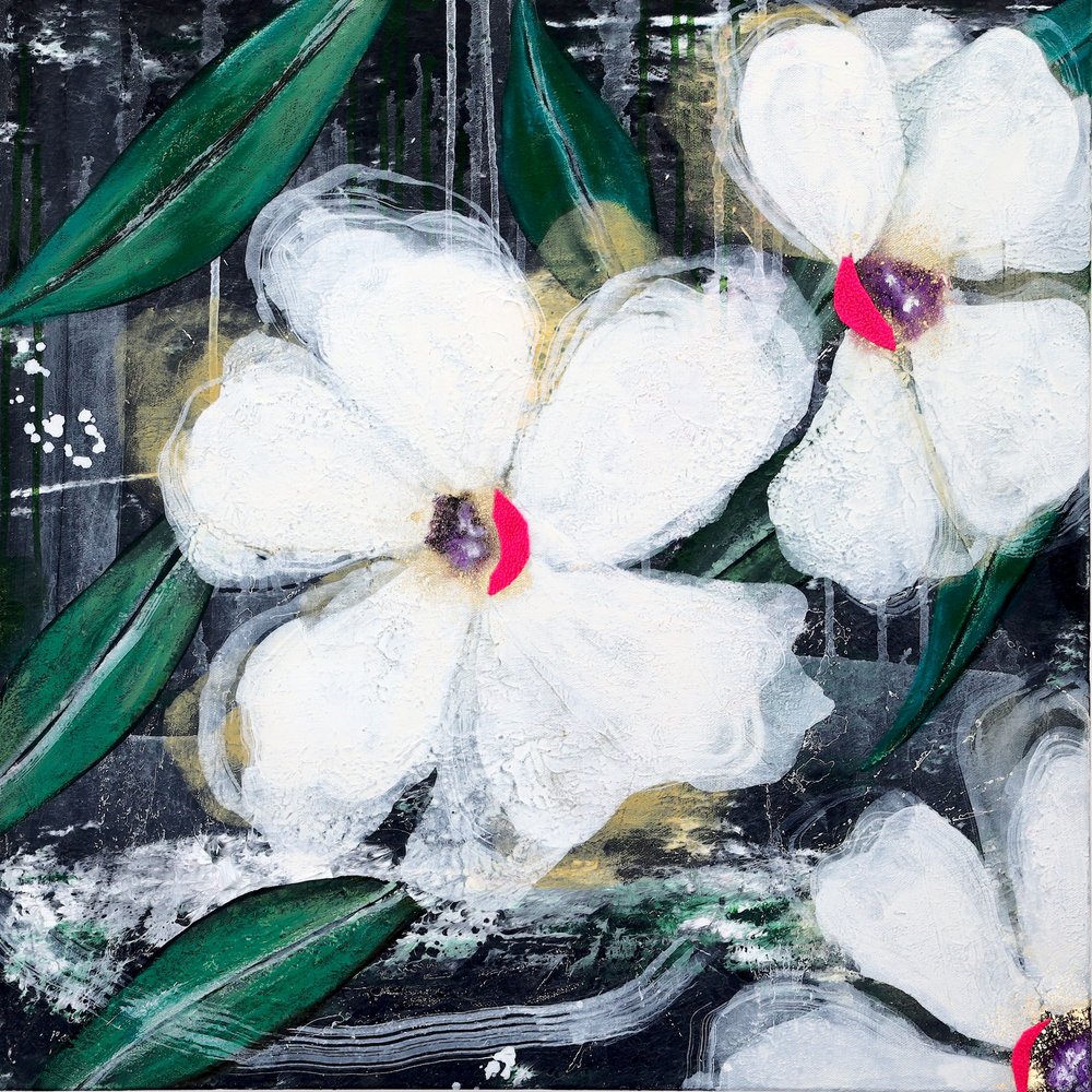 Weiße abstrakte Blüten von Poonam Choudhary