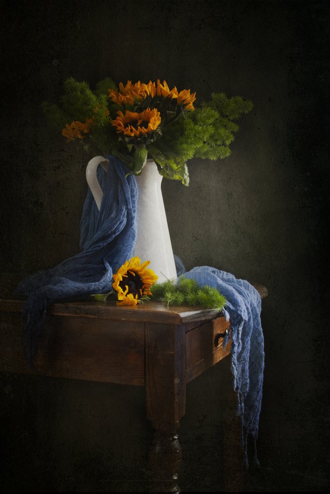 Stimmungsvolle Sonnenblume Stillleben von Ramiz Sahin