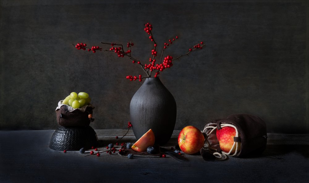 Stimmungsvolles Frucht-Stillleben von Rong Wei