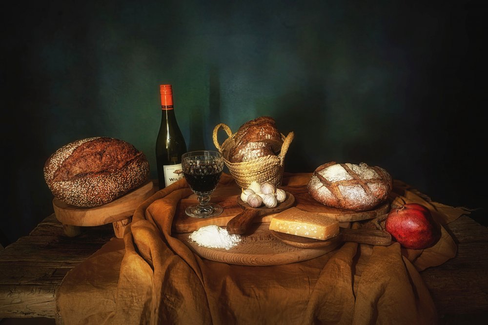 Rustikales Brot und Wein von Saskia Dingemans