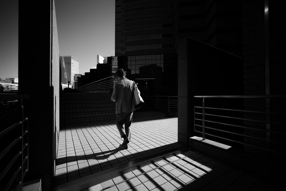 Städtischer Schattenweg von Satoshi Hata