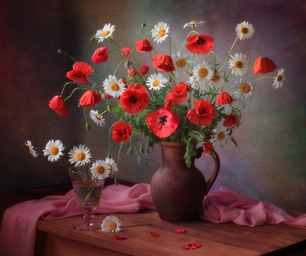 Rustikaler Mohn-Gänseblümchenstrauß von Tatyana Skorokhod