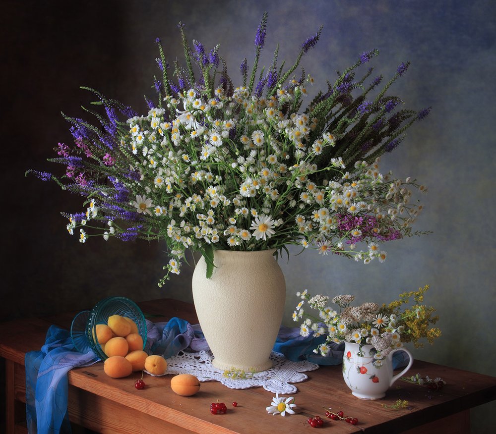 Wildblumen und Aprikosen von Tatyana Skorokhod