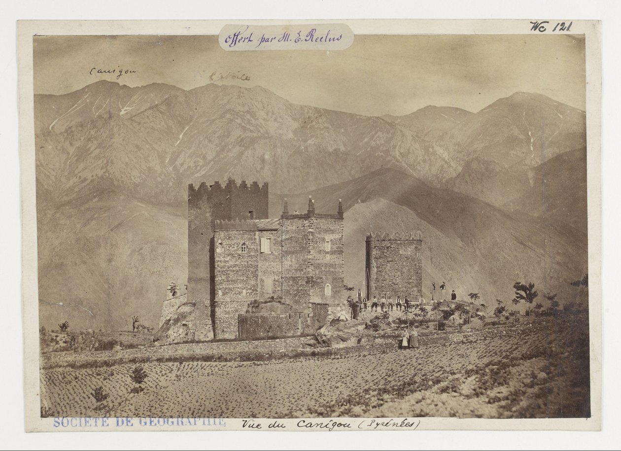 Schloss Thorrent und Blick auf den Canigou von Unknown