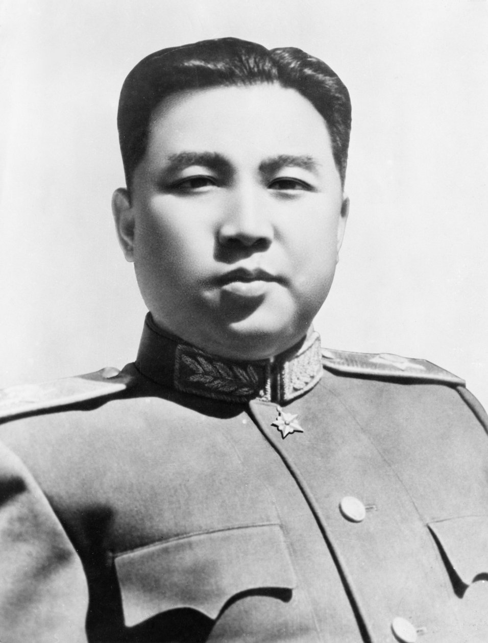 Marschall Kim Il Sung, Vorsitzender des Zentralkomitees der Koreanischen Arbeiterpartei und Premierminister der Demokratischen Volksrepublik Korea, 1953 von Unknown
