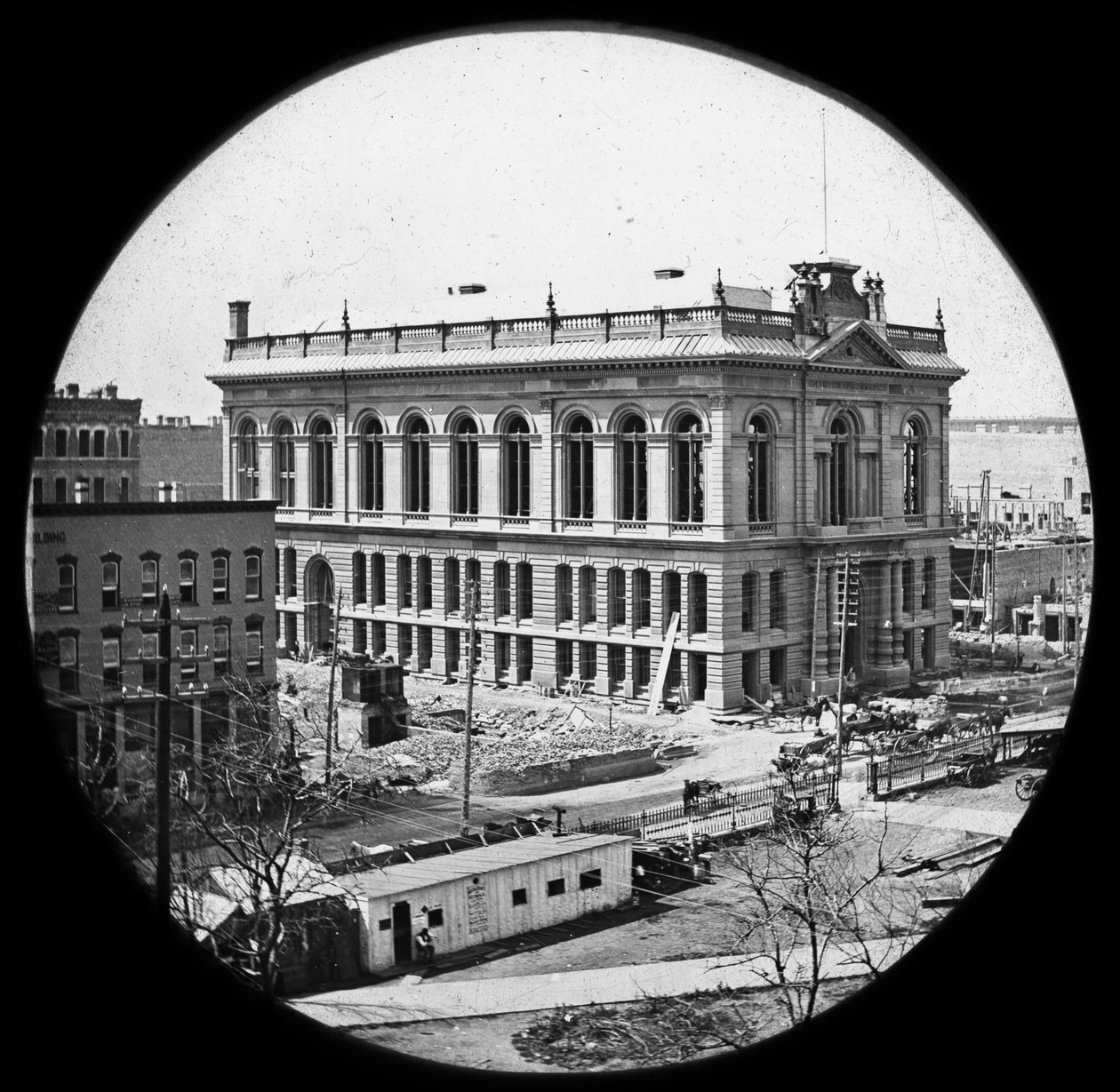 Die Handelskammer wird nach dem großen Chicago-Feuer wieder aufgebaut, um 1872 von American Photographer