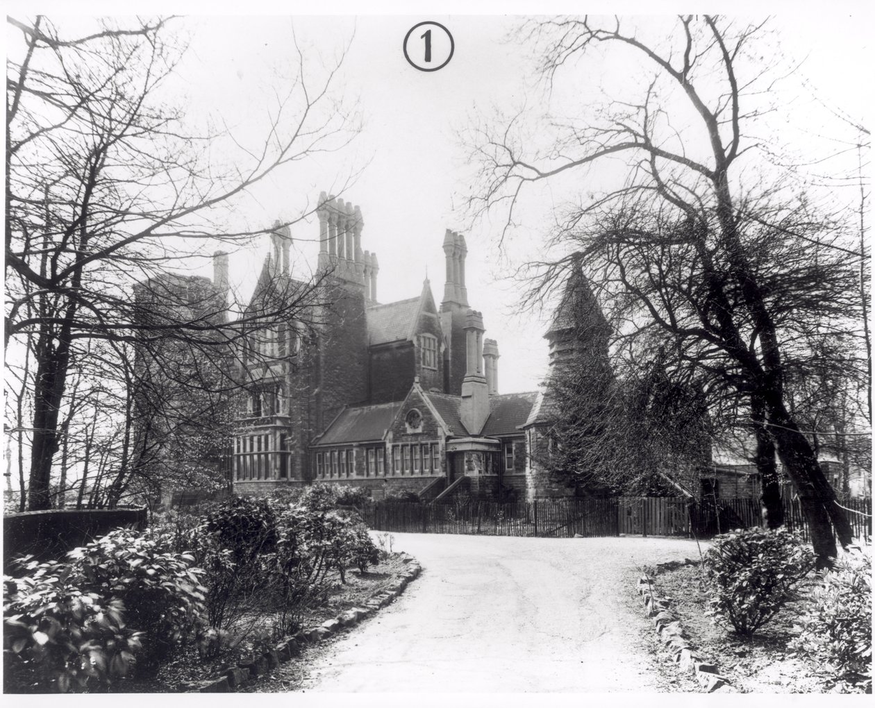 Meanwood Towers, gebaut 1867, 1950 von English Photographer