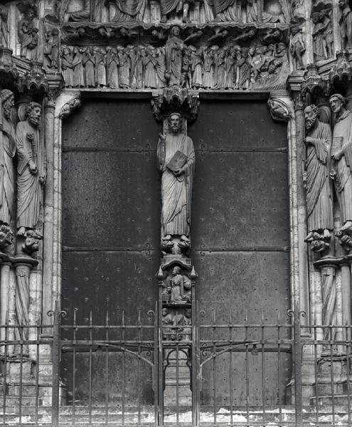 Beau-Christ-Figur am Trumeau des Südportals, ca. 1145-50 von French School