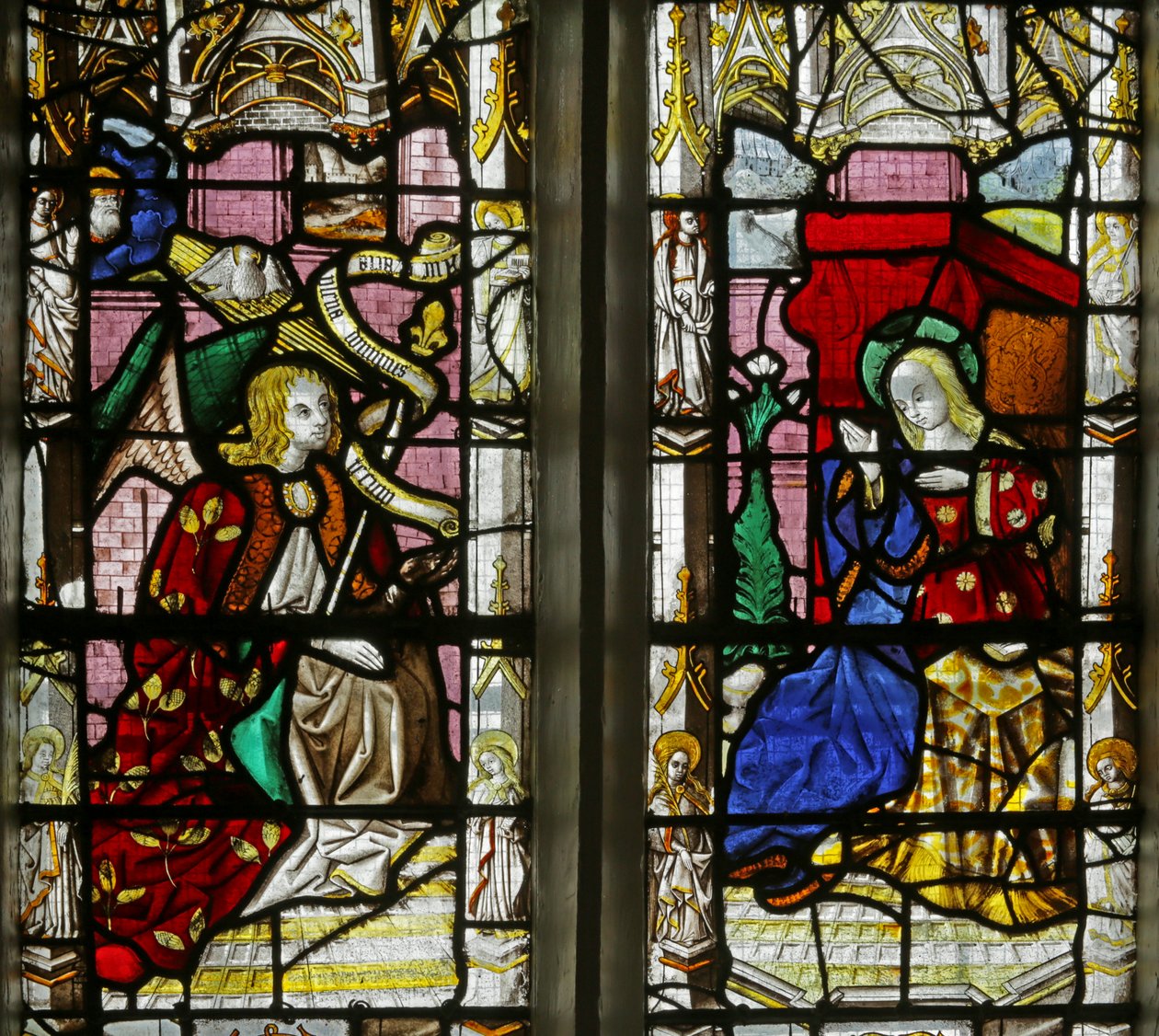Fenster mit Darstellung der Verkündigung von French School