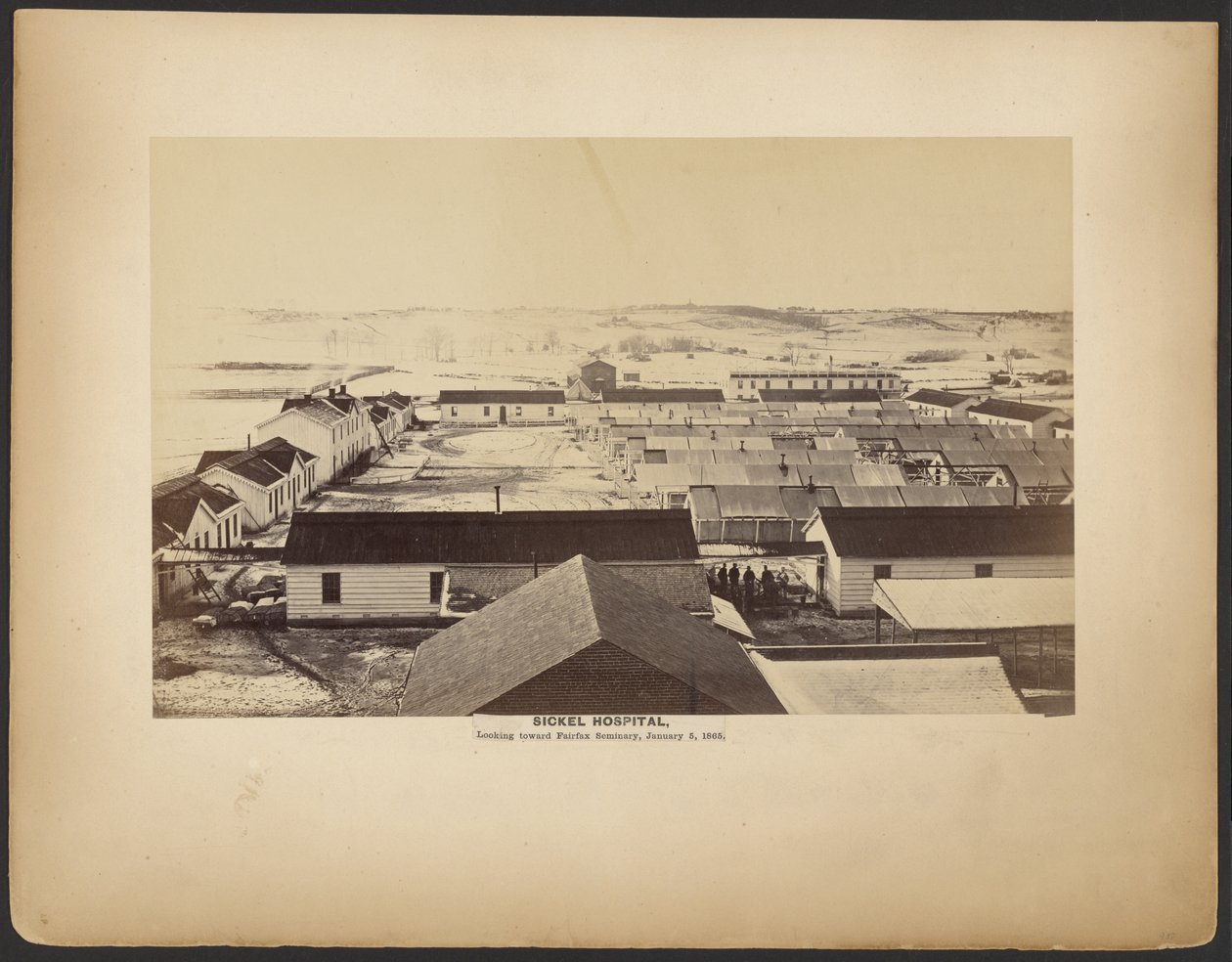 Sickel Hospital, Blick Richtung Fairfax Seminary, 5. Januar 1864 von A.J. Russell