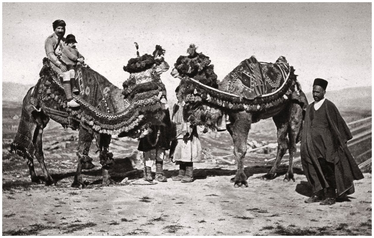Pilger mit ihren Kamelen auf dem Weg nach Karbala, Irak, 1925 von A. Kerim