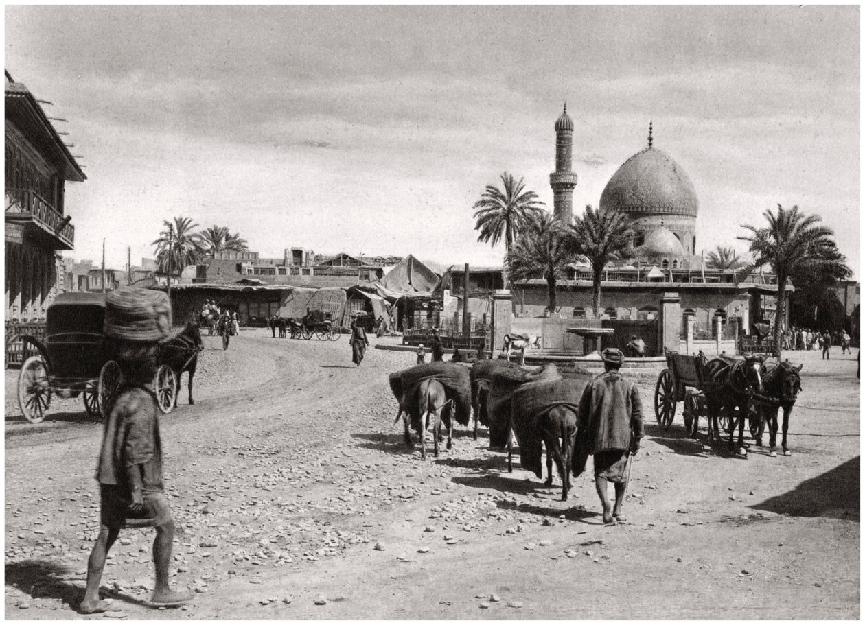 Blick auf eine Straße vom Nordtor, Bagdad, Irak, 1925 von A. Kerim